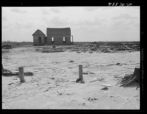Abandoned house in the Santee-Cooper basin near Moncks Corner, South Carolina
