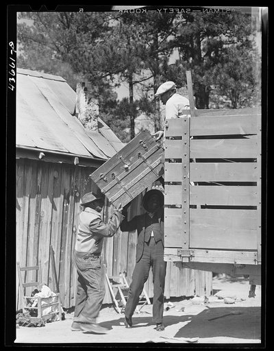 A family moving out of the Spartanburg Army camp area. Near Spartanburg, South Carolina