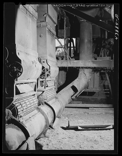 An abandoned cotton gin north of Franklin, Heard County. It used to gin more cotton in one day than the rest of Heard County does now