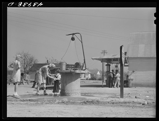 Well in the center of Centralhatchee. Heard County, Georgia