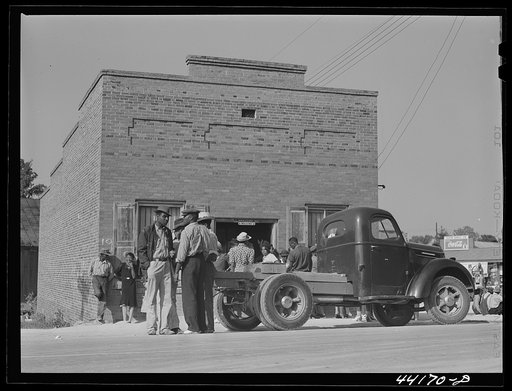 Saturday afternoon crowds in Siloam. Greene County, Georgia