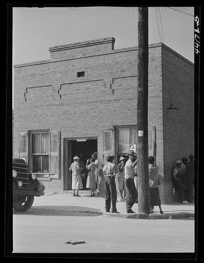 Saturday afternoon crowds in Siloam. Greene County, Georgia