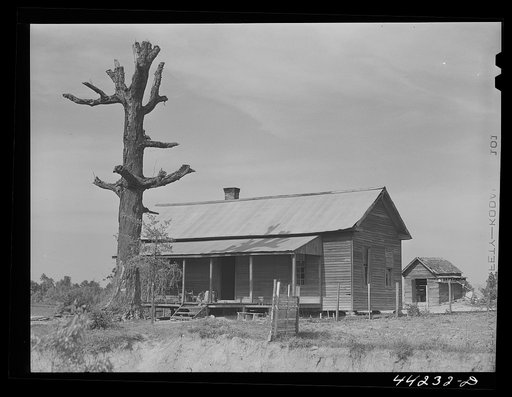 A house along the road in Heard County, Georgia