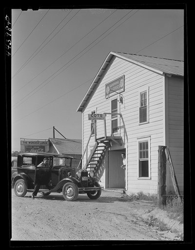 Cots for rent above a laundry in Childersburg, Alabama