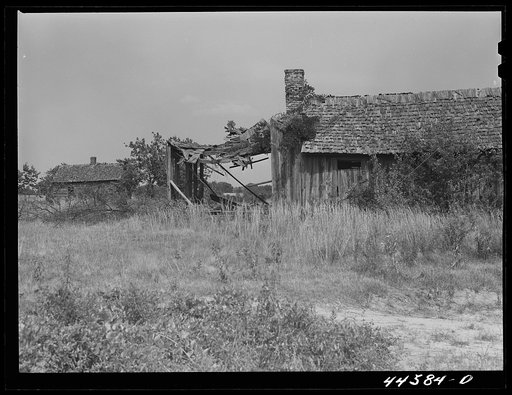 Deserted old houses at Penfield. Greene County, Georgia