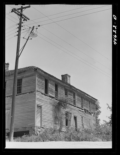 An abandoned old house in Penfield, Greene County, Georgia