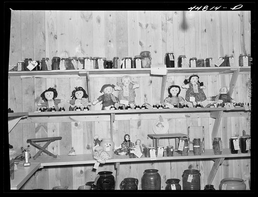 A display of preserves and handmade dolls at the Virginia crafts co-op on U. S. Highway No. 1, twenty miles north of Fredericksburg, Virginia