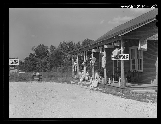 The Virginia crafts Co-op on U.S. Highway No. 1, twenty miles north of Fredericksburg, Virginia