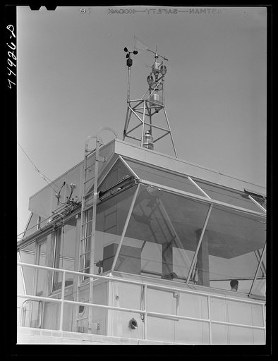 The control tower on top of the administration building. Municipal airport, Washington, D.C.