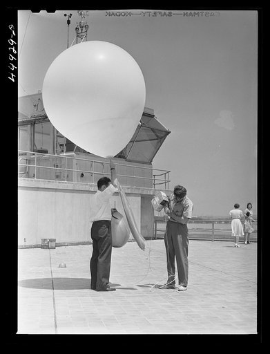 Weather Bureau men preparing to send up the balloon for weather data. Municipal airport, Washington, D.C.