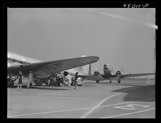 An airliner coming in. Washington, D.C. municipal airport