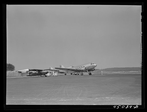 Planes on the field. Washington, D.C. municipal airport