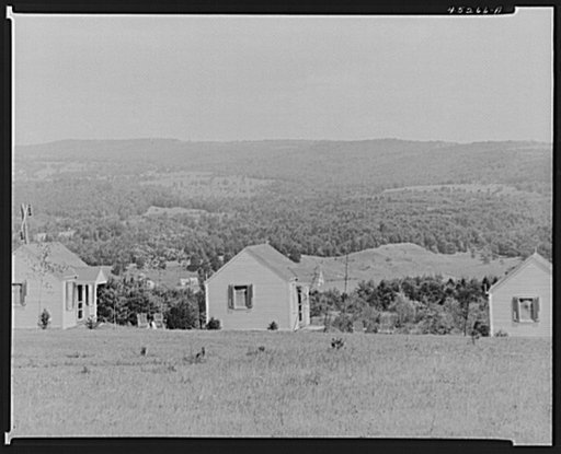 Tourist cabins along the highway. Along Route 5 near Bellows Falls, Vermont