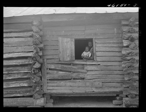 Woodville, Greene County, Georgia. Section of a house built in the 1830s by the grandfather of Mr. Wade Durham, of Woodville. The house is now occupied by a Negro family