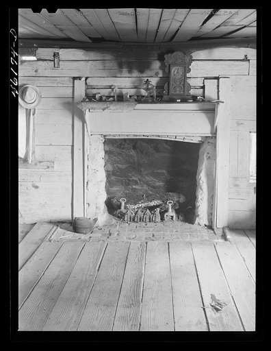 Woodville, Greene County, Georgia. Section of a house built in the 1830s by the grandfather of Mr. Wade Durham, of Woodville. The house is now occupied by a Negro family