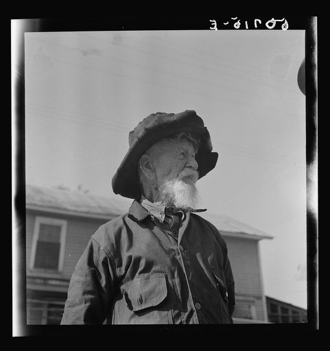Old man near Wadesboro, North Carolina