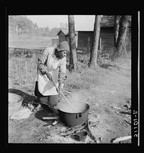 Rendering lard.  Maxton, North Carolina