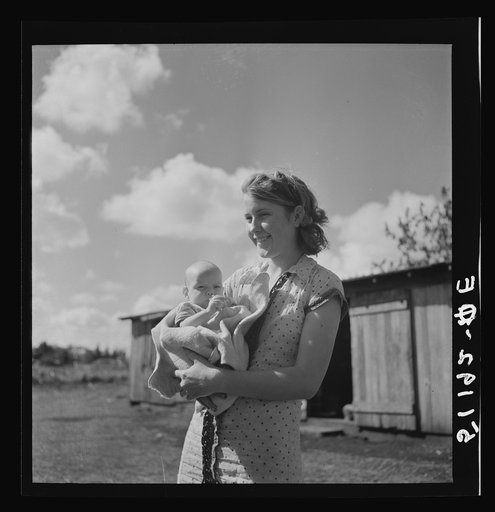 Migrant laborer's family. Belle Glade, Florida