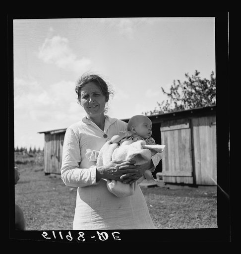 Migrant laborer's family. Belle Glade, Florida