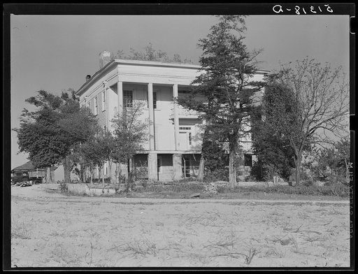 Old Jackson home now lived in by one FSA (Farm Security Administration) family. Greene County, Georgia