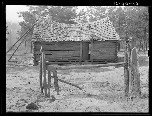 "Camelback" house near Elba, just vacated. Coffee County, Alabama