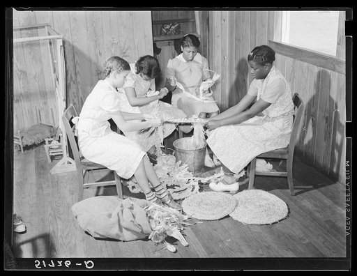 Eighth grade students making mats of corn husks: Zollie M. Brocks, Susie Vinson, Lucenda Harvard, Pearlie M. Leurs. Flint River Farms, Georgia