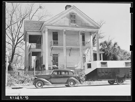 Always many more Americans on the road, housing themselves in modern or homemade trailers, contrast sharply with an old Southern home. Monticello, Florida