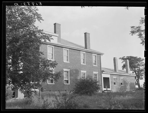 Old plantation house on main highway between Greensboro and Augusta, Georgia