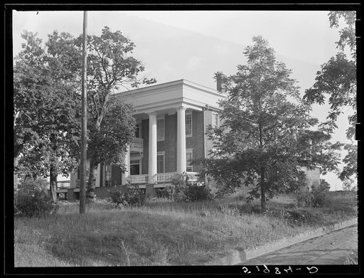 Old plantation house on main highway between Greensboro and Augusta, Georgia
