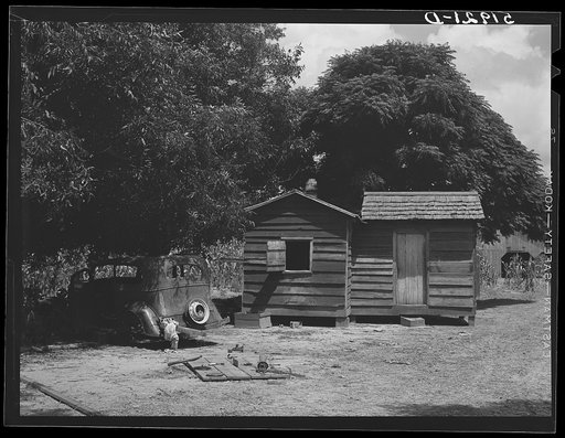 Old house of Frederick Oliver, tenant purchase client. Summerton, South Carolina