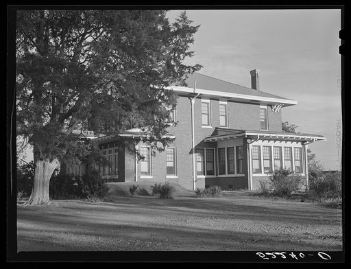 Untitled photo, possibly related to: The Knowlton home. Knowlton Plantation, Perthshire, Mississippi Delta, Mississippi