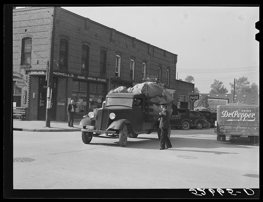 Intersection in center of town during tobacco auctions. Wendell, Wake County, North Carolina