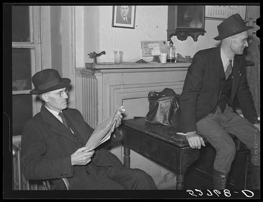 Men killing time in sheriff's office on court day, during dinner hour. Granville County County Courthouse, Oxford, North Carolina. See subregional notes (Odum) November 22, 1939