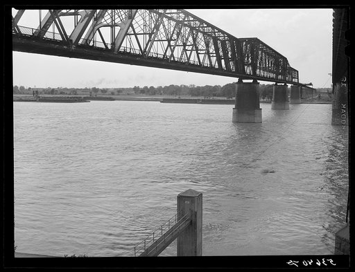 River gauge for water level and bridge across the Mississippi. Memphis, Tennessee