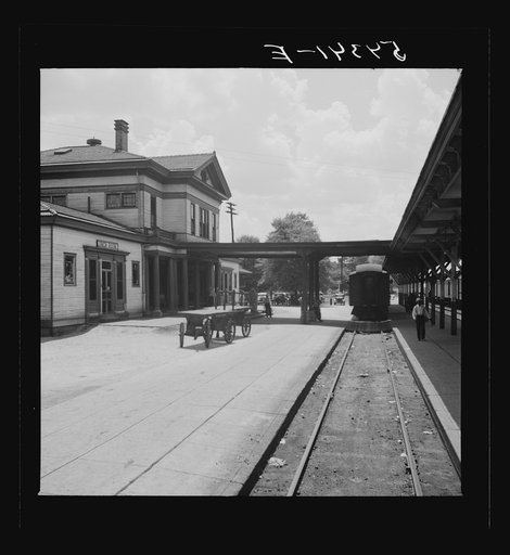 Passengers leaving station in northwestern Florida