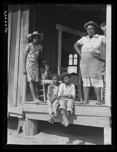 Allen Plantation operated by Natchitoches farmstead association, a cooperative established through the cooperation of FSA (Farm Security Administration). Louisiana