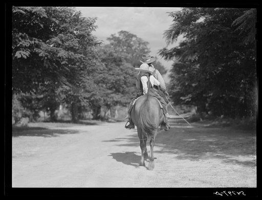 Untitled photo, possibly related to: Melrose, Natchitoches Parish, Louisiana. Going to crossroads store for supplies in cotton plantation area