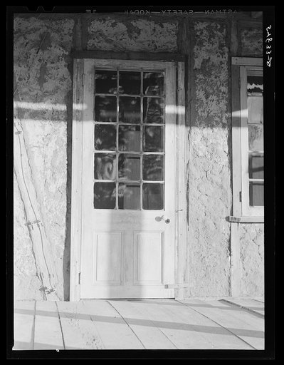 Melrose, Natchitoches Parish, Louisiana. Old home with mud walls built by mulattoes, now a part of the John Henry cotton plantation