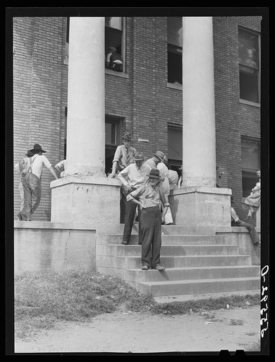 Farmers and townspeople in front of courthouse on court day in Campton, Kentucky