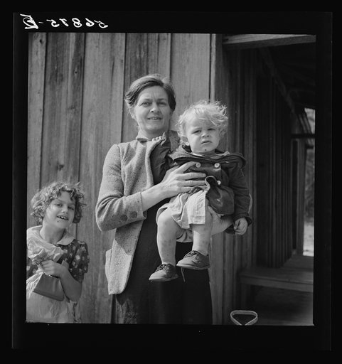 Untitled photo, possibly related to: Child of construction worker who had been employed on Camp Blanding job. Starke, Florida