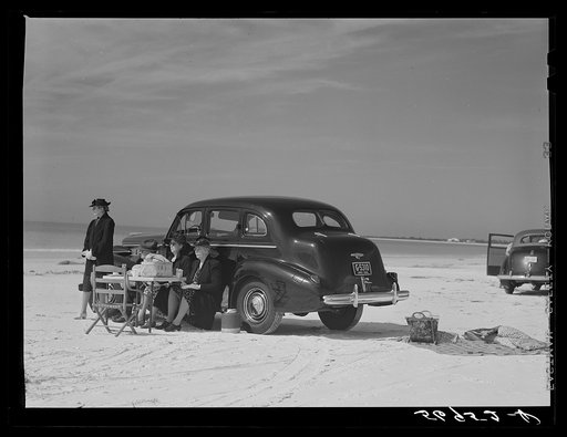 Guests of Sarasota trailer park, Sarasota, Florida, picnicking at the beach
