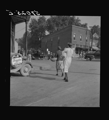Mountain people with groceries and supplies. Jackson, Breathitt County, Kentucky