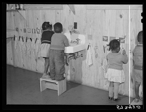 Children in the day nursery washing up before getting their hot lunch at Okeechobee migratory labor camp. Belle Glade, Florida