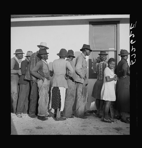 Migratory workers waiting to receive supplies of surplus commodities. Belle Glade, Florida