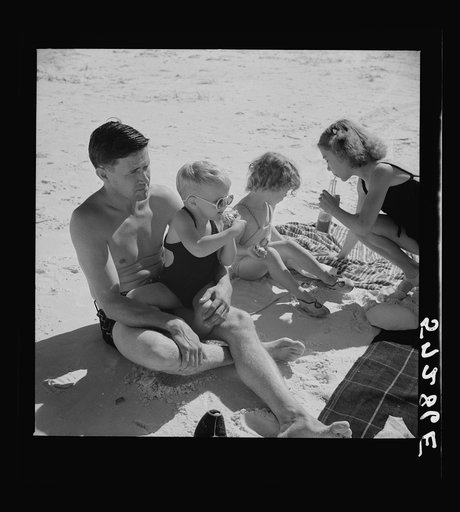 Guest of Sarasota trailer park, Sarasota, Florida, with his family, picnicking at the beach
