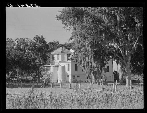 Old sugar plantation home which is now the FSA (Farm Security Administration) office on Terrebonne Project. Schriever, Louisiana