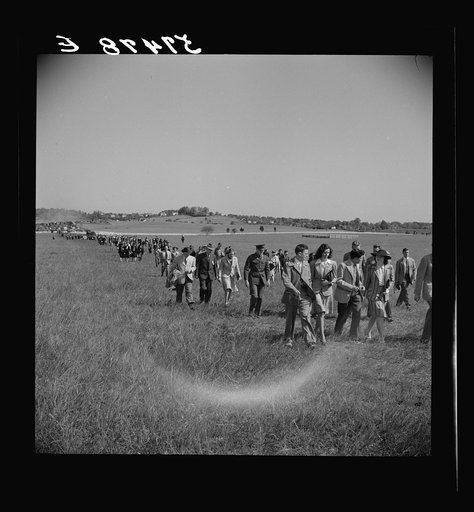 Untitled photo, possibly related to: Spectators at the Point-to-Point Cup race of the Maryland Hunt Club. Worthington Valley, near Glyndon, Maryland