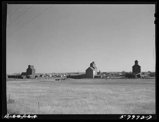 Grain elevators in Froid, Montana