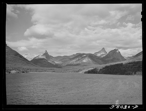 Lake Saint Mary on Going-to-the-Sun highway. Glacier Park, Montana