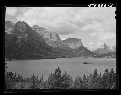 Lake Saint Mary on Going-to-the-Sun highway. Glacier Park, Montana